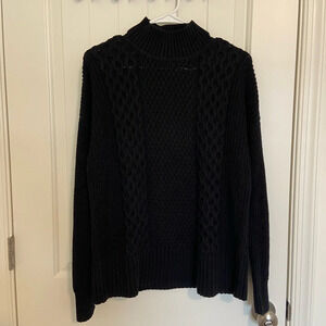 GAP women’s thick knit solid black sweater — XS